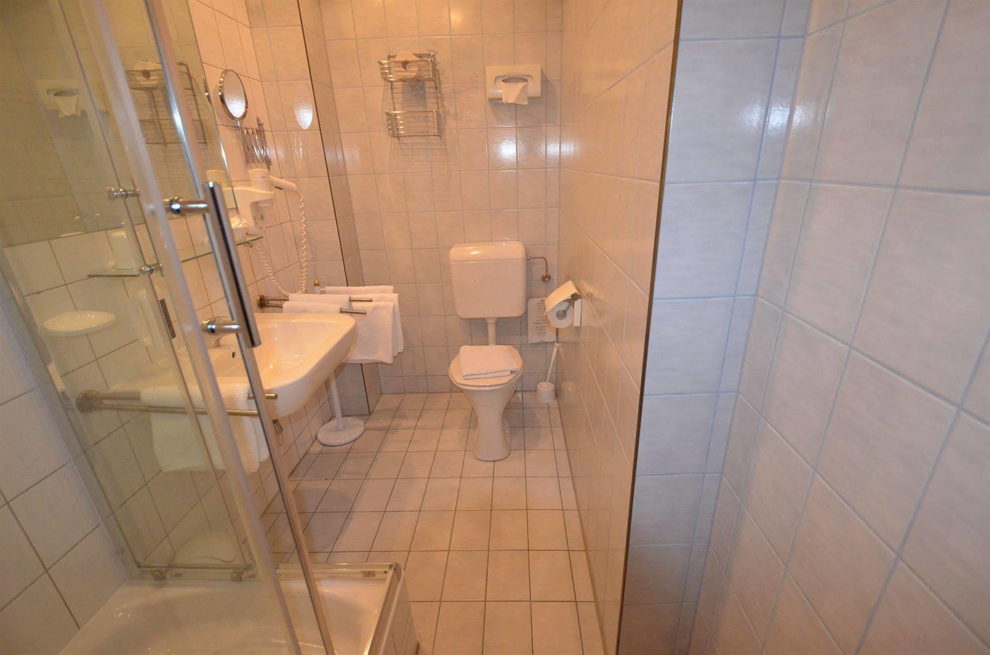 Lumes - Self Check In 4* Viena